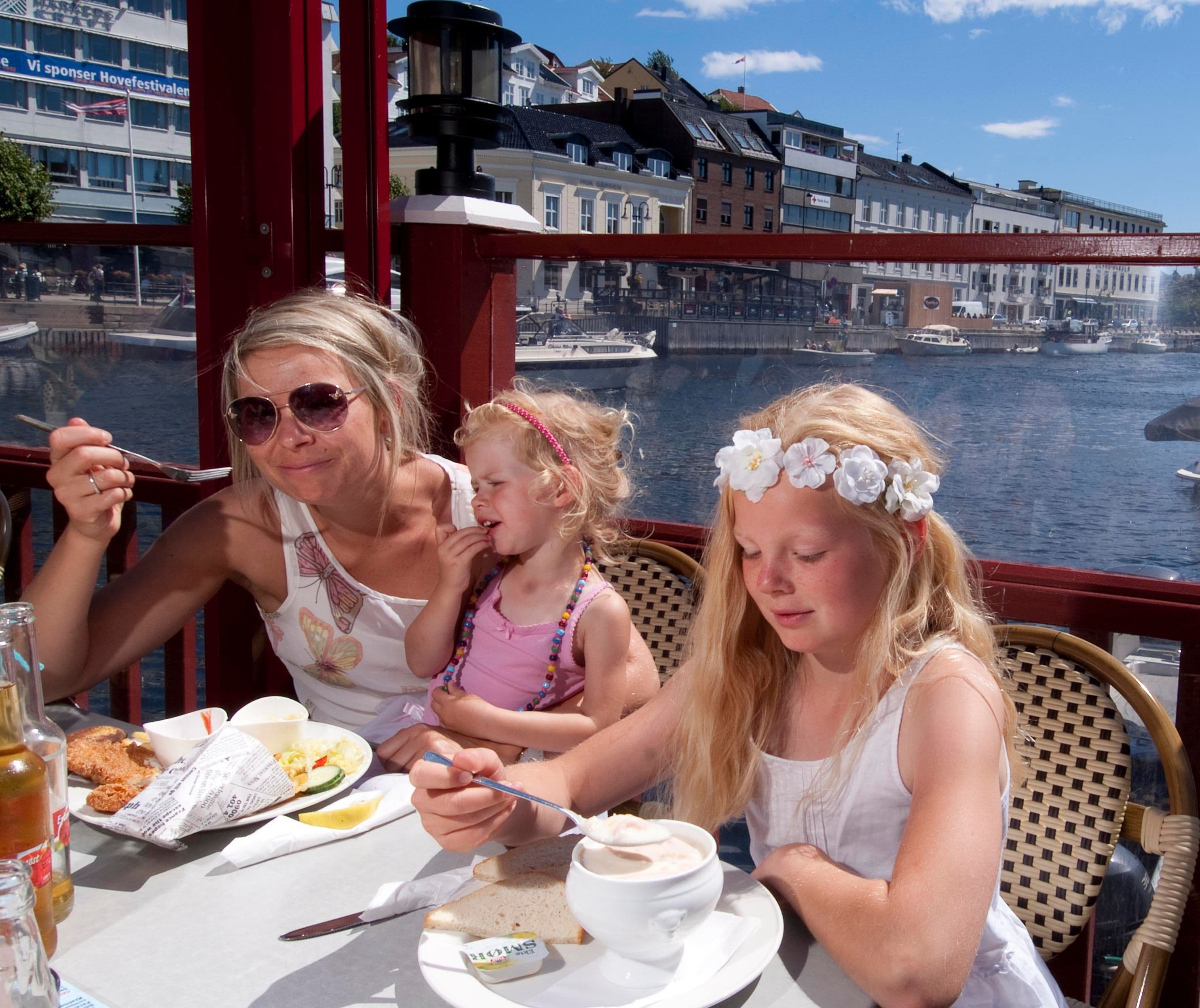 Uteservering på Fiskebrygga Pub & Vinstue